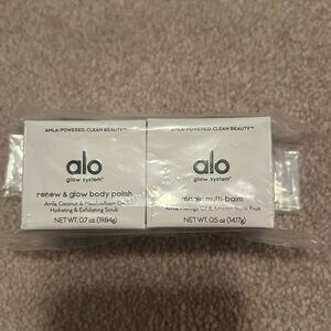 ALO YOGA. NEVER USED